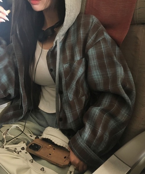 BEIDELLI（ベイデリー）の「[BELLIDE MADE] エアプランジュリーフードチェックシャツ（シャツ/ブラウス・レディース・ブラック/ブラウン/ネイビー・FREE）」の9枚目の写真