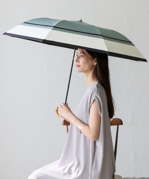 VitaFelice(ヴィータフェリーチェ)の「バンブーハンドル 2段折りショート傘 コンビカラー(晴雨兼用/親骨55cm)遮光率100%(折りたたみ傘・レディース・ローズ/ベージュ×ブラック/ラベンダー/ブルー系/ホワイト×ネイビー/モスグリーン・FREE)」の17枚目の写真