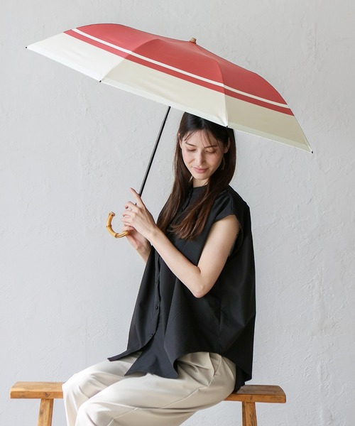 VitaFelice(ヴィータフェリーチェ)の「バンブーハンドル 2段折りショート傘 コンビカラー(晴雨兼用/親骨55cm)遮光率100%(折りたたみ傘・レディース・ローズ/ベージュ×ブラック/ラベンダー/ブルー系/ホワイト×ネイビー/モスグリーン・FREE)」の10枚目の写真