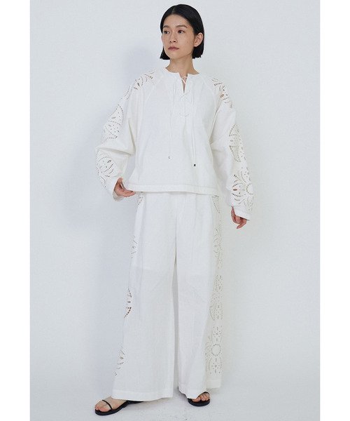 1er Arrondissement エンブロイダリーブラウス　ブラック エンブロイダリーブラウス】｜1er Arrondissement（プルミエ