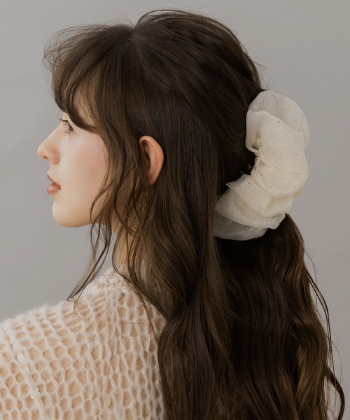 LA MUe(ラミュー)の「【LA MUE】シフォンドットバンスクリップ(バレッタ/ヘアクリップ・レディース・ブラック/アイボリー・FREE)」の2枚目の写真