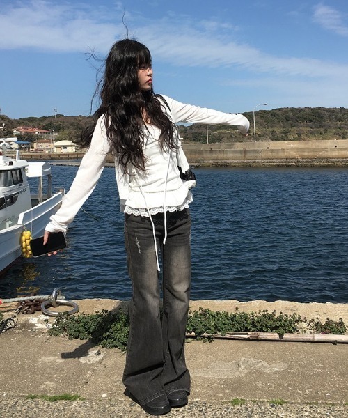 anyonemore（エニワンモア）の「裾レースフリルキャミソール+リボンボレロ風カーディガンセット（カーディガン/ボレロ・レディース・アイボリー/ブラック・FREE）」の5枚目の写真