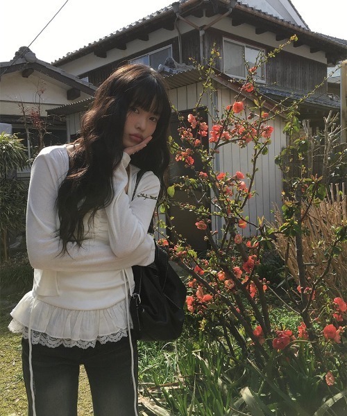 anyonemore（エニワンモア）の「裾レースフリルキャミソール+リボンボレロ風カーディガンセット（カーディガン/ボレロ・レディース・アイボリー/ブラック・FREE）」の9枚目の写真