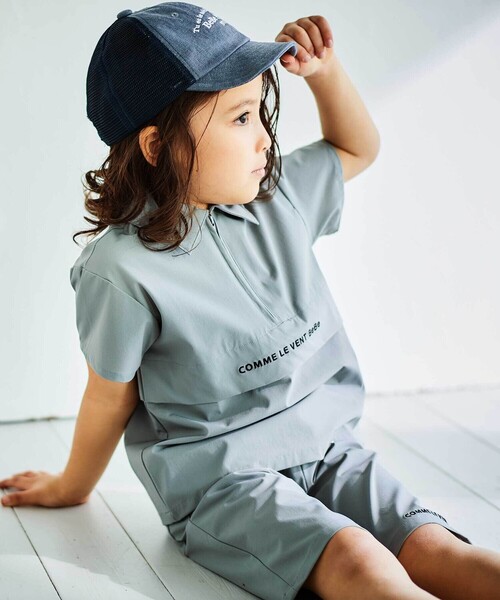 BeBe（ベベ）の「ストレッチナイロンシャツ+ハーフパンツセットアップ(100~150cm)（セットアップ・キッズ・ネイビー/グレー・150cm/130cm/140cm/120cm）」の2枚目の写真