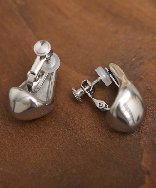 TONE SELECT GOODS（トーンセレクトグッズ）の「【Peony/ピオニー】/【アレルギー対応】サージカルステンレス　ドロップイヤリング（イヤリング・レディース・ゴールド/シルバー・FREE）」の5枚目の写真