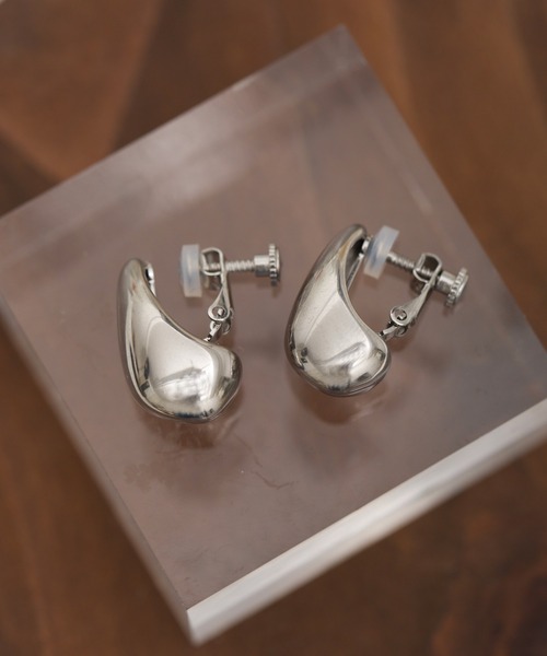 TONE SELECT GOODS（トーンセレクトグッズ）の「【Peony/ピオニー】/【アレルギー対応】サージカルステンレス　ドロップイヤリング（イヤリング・レディース・ゴールド/シルバー・FREE）」の6枚目の写真