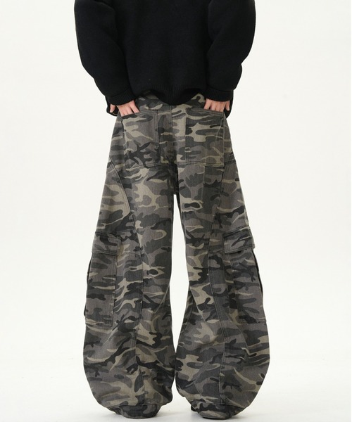 B'day（ビーデイ）の「【 B'day / ビーデー 】ワイドルーズシルエットミリタリー カーゴパンツ（デニムパンツ・メンズ・カモフラージュ・MEDIUM/LARGE/X-LARGE）」の2枚目の写真