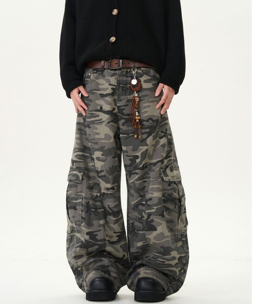 B'day（ビーデイ）の「【 B'day / ビーデー 】ワイドルーズシルエットミリタリー カーゴパンツ（デニムパンツ・メンズ・カモフラージュ・MEDIUM/LARGE/X-LARGE）」の5枚目の写真