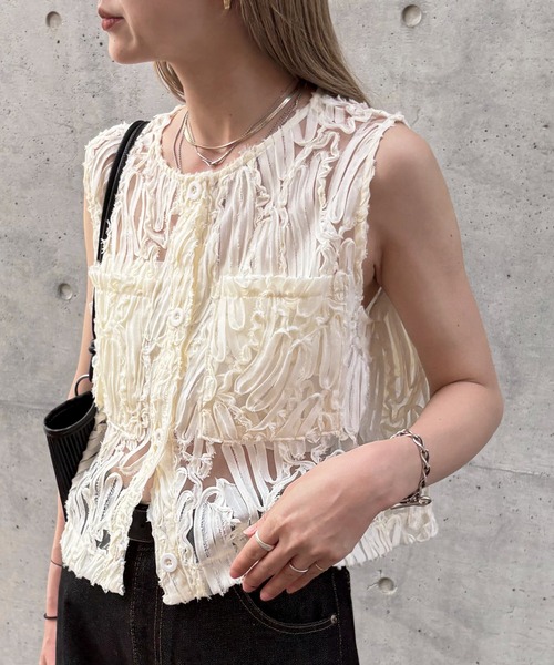 feepur(フェピュール)の「コードレースシアーベスト(ベスト・レディース・アイボリー/ブラック・MEDIUM)」の1枚目の写真
