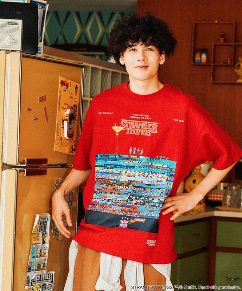 STRANGER THINGS】コラボ プリントTシャツ Season 2（Tシャツ