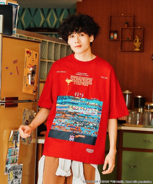 STRANGER THINGS】コラボ プリントTシャツ Season 2（Tシャツ