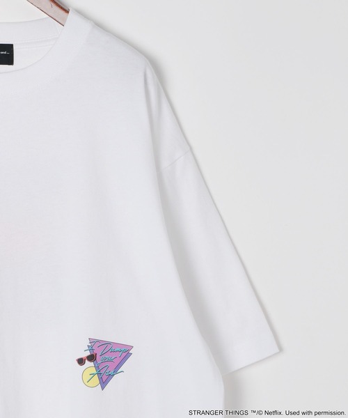 niko and...(ニコアンド)の「【STRANGER THINGS】コラボ プリントTシャツ Season 2(Tシャツ/カットソー・メンズ・レッド/グリーン/ブラック/オフホワイト・LARGE/MEDIUM)」の22枚目の写真