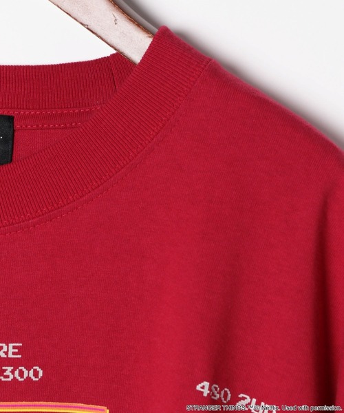 niko and...(ニコアンド)の「【STRANGER THINGS】コラボ プリントTシャツ Season 2(Tシャツ/カットソー・メンズ・レッド/グリーン/ブラック/オフホワイト・LARGE/MEDIUM)」の10枚目の写真