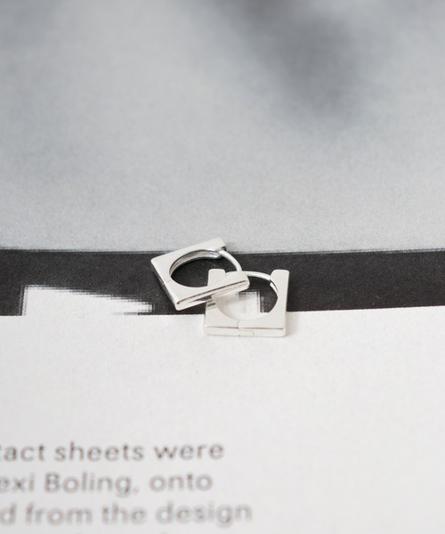 FUNALIVE（ファンアライブ）の「SILVER 925 デザインピアス（ピアス（両耳用）・メンズ・シルバー系その他2/シルバー/シルバー系3/シルバー系その他5/シルバー系その他3/シルバー系1/シルバー系/ゴールド/ゴールド系その他/シルバー系その他7/ゴールド系その他2/シルバー系2/シルバー系その他6/シルバー系その他4/シルバー系その他・FREE）」の2枚目の写真