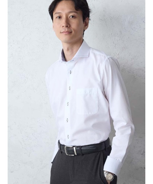 Perfect Suit FActory（パーフェクトスーツファクトリー）の「【ノンアイロン】長袖ワイシャツ【アーバン】デザインシリーズ　ホワイト（ビジネスシャツ・メンズ・ホワイト・首回り39cm-裄丈82cm/首回り37cm-裄丈80cm/首回り41cm-裄丈84cm/首回り43cm-裄丈86cm）」の4枚目の写真