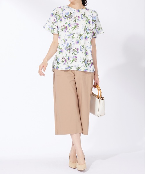 BELLUNA PLUS(ベルーナ)の「〈日比谷花壇〉袖フリルデザインブラウス(シャツ/ブラウス・レディース・オフホワイト/ネイビー系・MEDIUM/LARGE/X-LARGE)」の8枚目の写真
