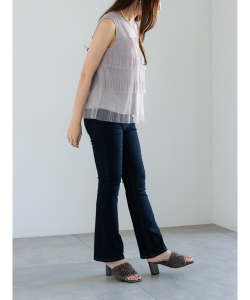 Te chichi（テチチ）の「美脚フレアデニムパンツ（デニムパンツ・レディース・ネイビー/ブラック・マルチサイズ）」の3枚目の写真