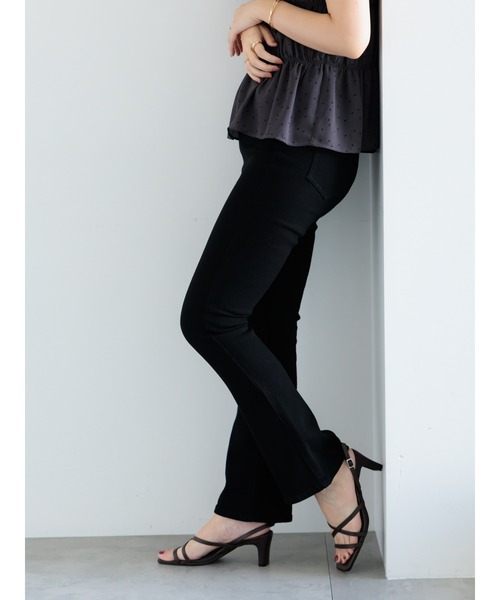 Te chichi（テチチ）の「美脚フレアデニムパンツ（デニムパンツ・レディース・ネイビー/ブラック・マルチサイズ）」の9枚目の写真