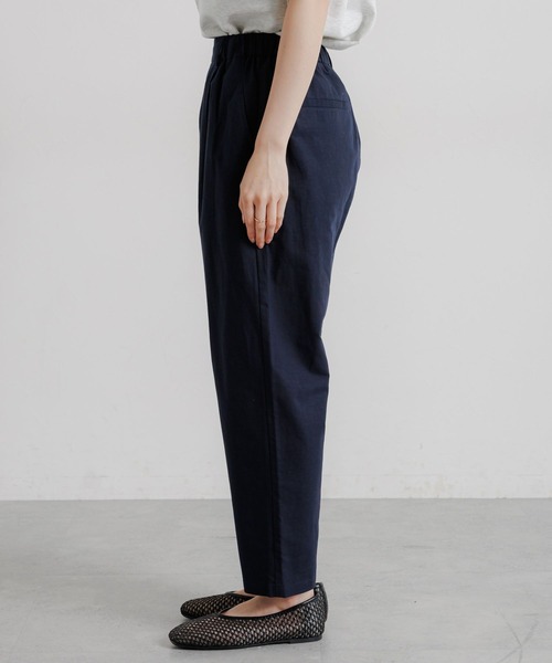 studio CLIP（スタディオクリップ）の「【撥水加工・接触冷感・速乾・UVカット】らくらくテーパードパンツ[プチ・プラス・トールサイズあり]（その他パンツ・レディース・ライトグレー/モカ/その他1/ネイビー/ブラック/カーキ・PF/MEDIUM/LARGE/SMALL/X-LARGE/XX-LARGE/TF/XXX-LARGE）」の11枚目の写真