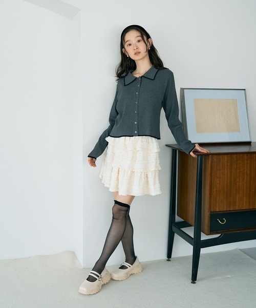 earth music&ecology（アースミュージックアンドエコロジー）の「【WEB限定/ショート丈/ゆったり】バイカラートリムニットカーディガン（ニット/セーター・レディース・チャコールグレー/アイボリー/ブラック・FREE）」の11枚目の写真