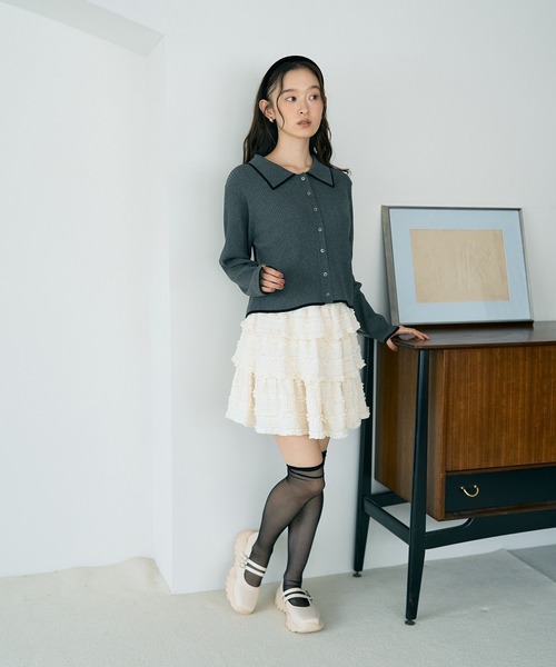 earth music&ecology（アースミュージックアンドエコロジー）の「【WEB限定/ショート丈/ゆったり】バイカラートリムニットカーディガン（ニット/セーター・レディース・チャコールグレー/アイボリー/ブラック・FREE）」の12枚目の写真