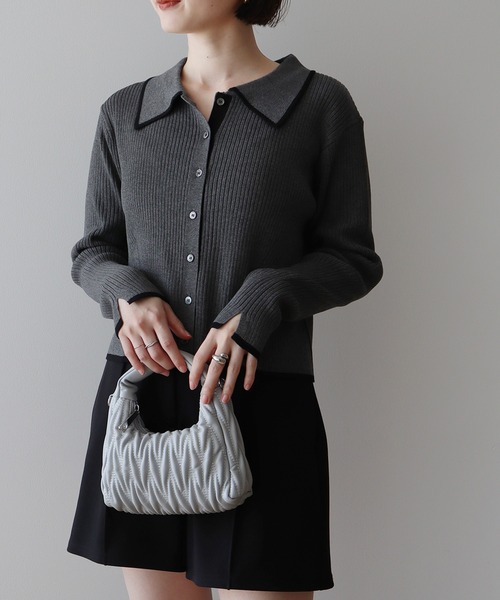 earth music&ecology（アースミュージックアンドエコロジー）の「【WEB限定/ショート丈/ゆったり】バイカラートリムニットカーディガン（ニット/セーター・レディース・チャコールグレー/アイボリー/ブラック・FREE）」の15枚目の写真