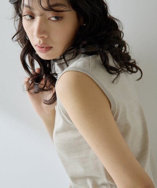 Whim Gazette（ウィムガゼット）の「16Gタートルノースリーブプルオーバー（ニット/セーター・レディース・キャメル/ライトベージュ・FREE）」の21枚目の写真