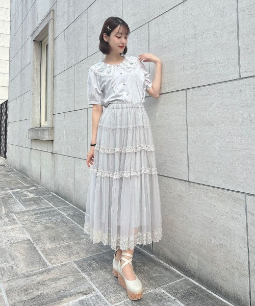 F i.n.t（フィント）の「ローズ刺繍チュールレース衿ブラウス（シャツ/ブラウス・レディース・オフホワイト/ブルーグレー・FREE）」の9枚目の写真