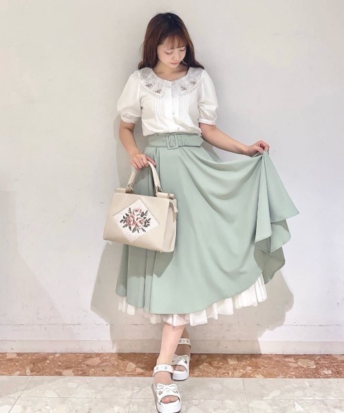 【洗える】ローズ刺繍チュールレース衿ブラウス ローズ刺繍チュールレース衿ブラウス（シャツ/ブラウス）｜F