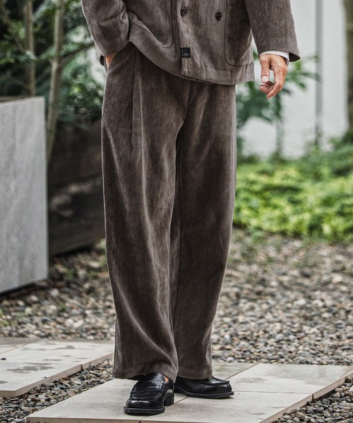 CAMBIO(カンビオ)の「mp13927-chenille Fabric Two Tuck Pants ツータックパンツ(その他パンツ・メンズ・ブラック/ブラウン/グレー・M/L)」の1枚目の写真