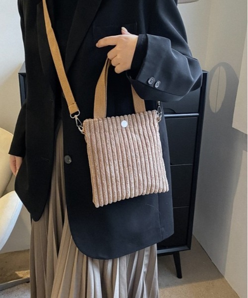 BACKYARD FAMILY（バックヤードファミリー）の「ミニショルダーバッグ コーデュロイ mminibag25e（ショルダーバッグ・レディース・アイボリー/ライトグリーン/ブラック/ブルー/キャメル・FREE）」の5枚目の写真