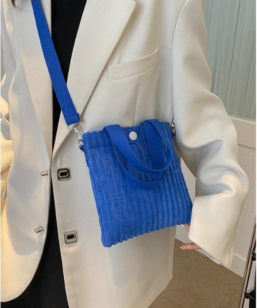 BACKYARD FAMILY（バックヤードファミリー）の「ミニショルダーバッグ コーデュロイ mminibag25e（ショルダーバッグ・レディース・アイボリー/ライトグリーン/ブラック/ブルー/キャメル・FREE）」の4枚目の写真