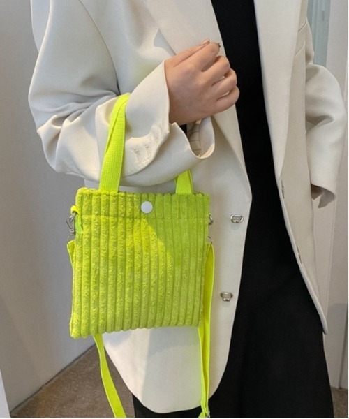 BACKYARD FAMILY（バックヤードファミリー）の「ミニショルダーバッグ コーデュロイ mminibag25e（ショルダーバッグ・レディース・アイボリー/ライトグリーン/ブラック/ブルー/キャメル・FREE）」の3枚目の写真