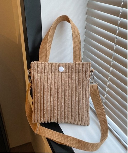 BACKYARD FAMILY（バックヤードファミリー）の「ミニショルダーバッグ コーデュロイ mminibag25e（ショルダーバッグ・レディース・アイボリー/ライトグリーン/ブラック/ブルー/キャメル・FREE）」の6枚目の写真