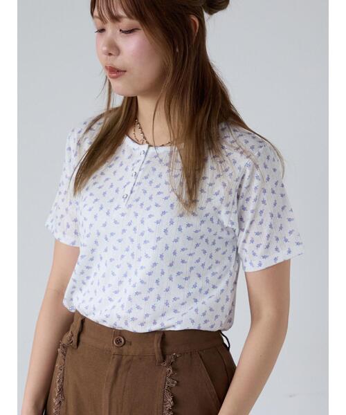 ehka sopo（エヘカソポ）の「小花柄ヘンリーネックカットソー（Tシャツ/カットソー・レディース・パープル/イエロー/ブルー/ピンク・F）」の2枚目の写真