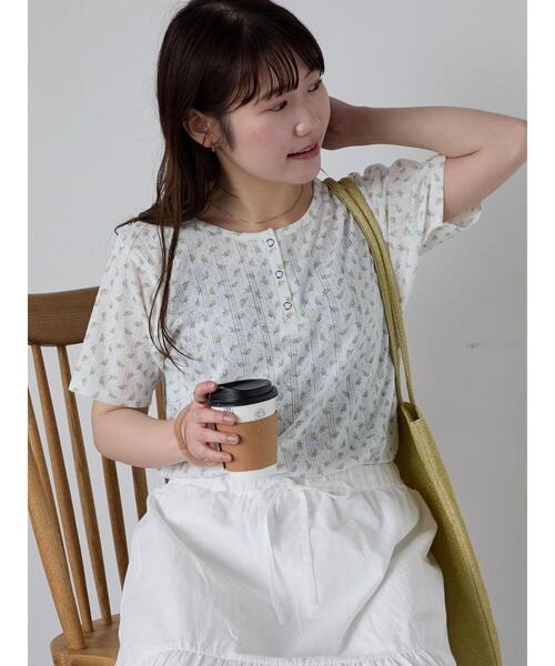 ehka sopo（エヘカソポ）の「小花柄ヘンリーネックカットソー（Tシャツ/カットソー・レディース・パープル/イエロー/ブルー/ピンク・F）」の5枚目の写真