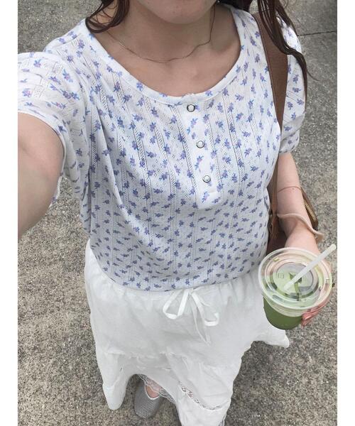 ehka sopo（エヘカソポ）の「小花柄ヘンリーネックカットソー（Tシャツ/カットソー・レディース・パープル/イエロー/ブルー/ピンク・F）」の11枚目の写真