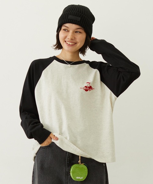 MILKFED.(ミルクフェド)の「CHERRY FLOCK PRINT B/B TEE(Tシャツ/カットソー・レディース・オフホワイト/オートミール/チャコール・M/L)」の3枚目の写真