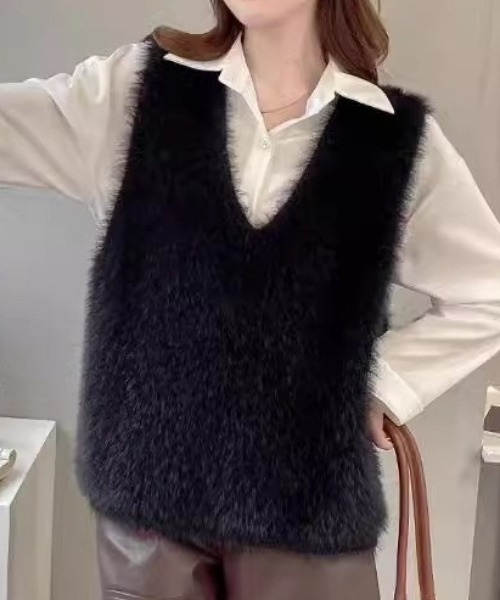 Teem Store(チームストア)の「Vネックシャギーファーベスト(ベスト・レディース・ダークブラウン/ブラック/グレー/ブラウン・F)」の2枚目の写真