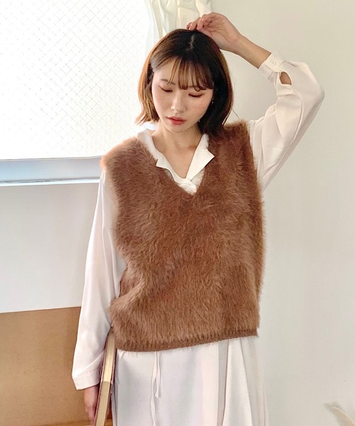 ベージュ Vネック ファー風ベスト 楽天市場】Vネック（素材（生地・毛糸）ファー）（ベスト・ジレ