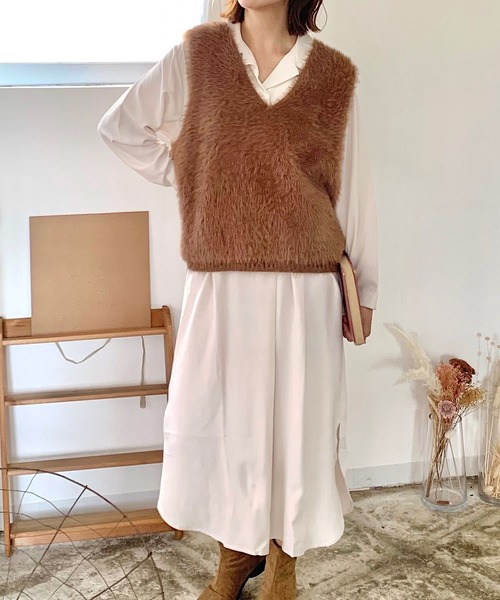 Teem Store(チームストア)の「Vネックシャギーファーベスト(ベスト・レディース・ダークブラウン/ブラック/グレー/ブラウン・F)」の17枚目の写真