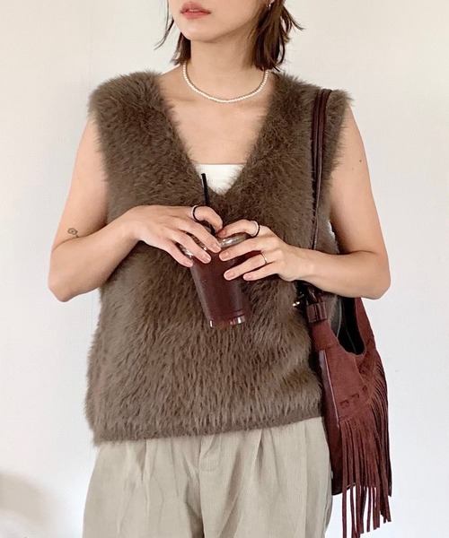 Teem Store(チームストア)の「Vネックシャギーファーベスト(ベスト・レディース・ダークブラウン/ブラック/グレー/ブラウン・F)」の10枚目の写真