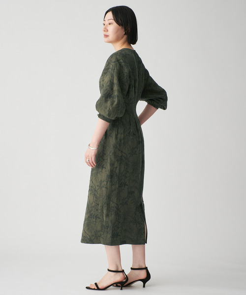 VERMEIL par iena（ヴェルメイユパーイエナ）の「リネンプリントウエストシェイプワンピース（ワンピース・レディース・アイボリー/カーキ・36/38/40）」の7枚目の写真