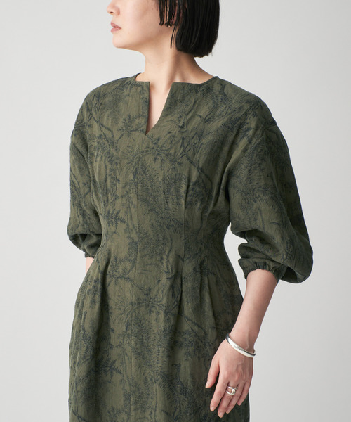 VERMEIL par iena（ヴェルメイユパーイエナ）の「リネンプリントウエストシェイプワンピース（ワンピース・レディース・アイボリー/カーキ・36/38/40）」の10枚目の写真