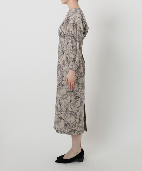VERMEIL par iena（ヴェルメイユパーイエナ）の「リネンプリントウエストシェイプワンピース（ワンピース・レディース・アイボリー/カーキ・36/38/40）」の16枚目の写真