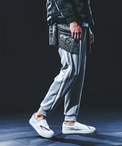 5351 POUR LES HOMMES（ゴーサンゴーイチプールオム）の「【セットアップ対応】ストレッチ スウェード ジョガーパンツ（スウェットパンツ・メンズ・ブラック/ライトグレー/ダークネイビー・44/46/48/50）」の2枚目の写真