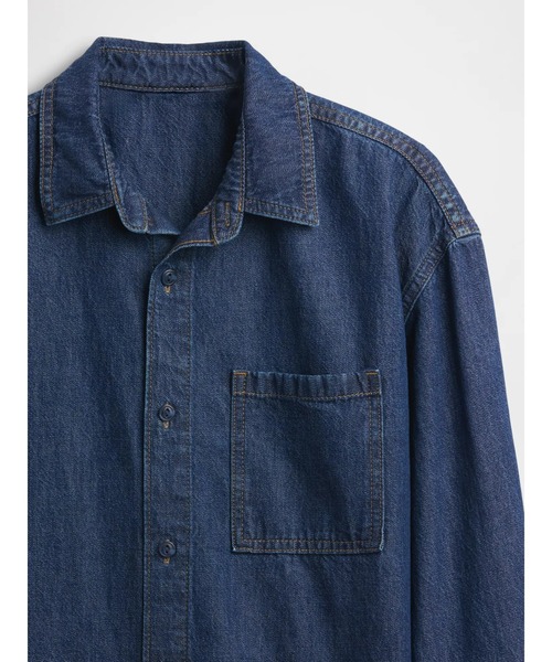 GAP（ギャップ）の「デニム オーバーサイズシャツ (キッズ)（デニムジャケット・キッズ・ブルー・130cm/140cm/150cm/160cm/120cm/110cm）」の2枚目の写真