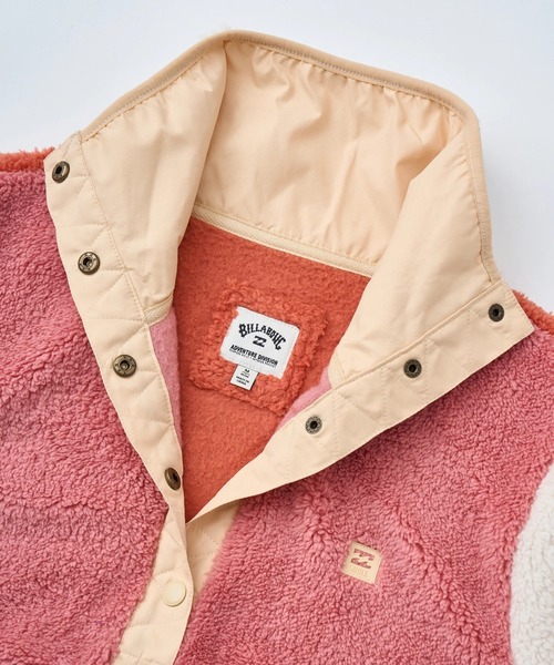 BILLABONG（ビラボン）の「BILLABONG レディース 24B411506-SWITCHBACK PULLOVER FLC スウェットジャケット 【2025年秋冬モデル】/ビラボン総柄アノラックデザインスタンドカラーフリーストップス（その他アウター・レディース・レッド系その他/マルチ/ブラック系その他・MEDIUM）」の11枚目の写真