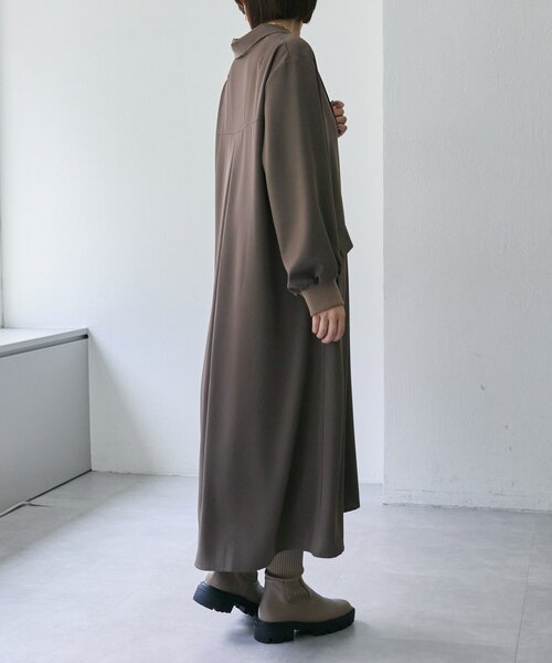 ear PAPILLONNER（イアパピヨネ）の「Vネックワンピース【SUM1 STYLE(スミスタイル)】（ワンピース・レディース・ブラック/モカ/ライトグレー/ネイビー・FREE）」の5枚目の写真