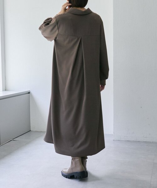 ear PAPILLONNER（イアパピヨネ）の「Vネックワンピース【SUM1 STYLE(スミスタイル)】（ワンピース・レディース・ブラック/モカ/ライトグレー/ネイビー・FREE）」の6枚目の写真